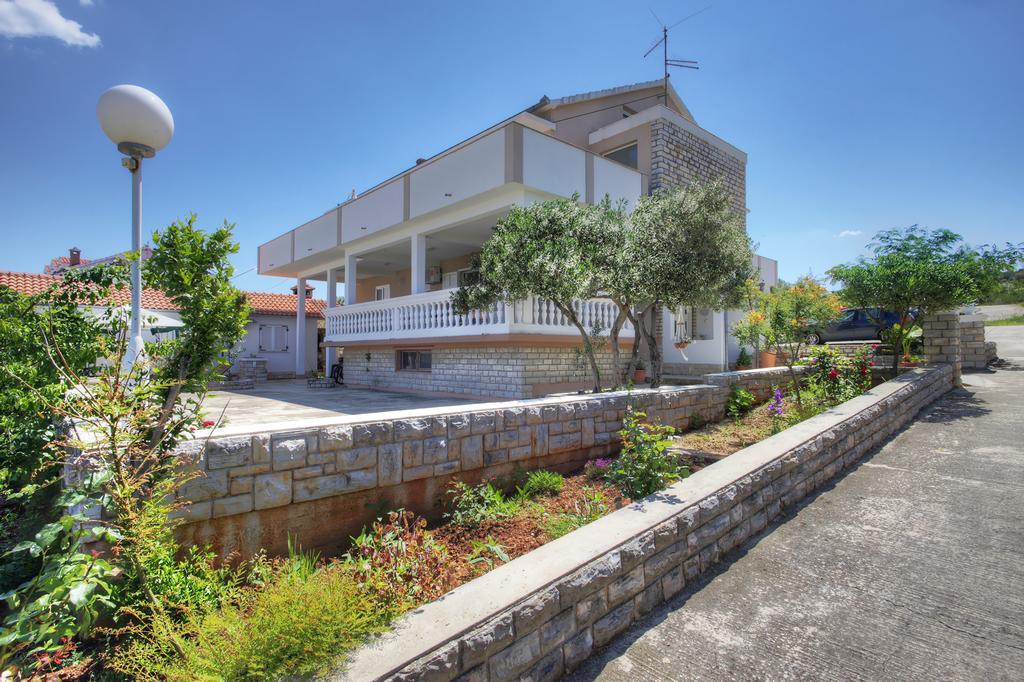 יזרה Apartments Irena מראה חיצוני תמונה